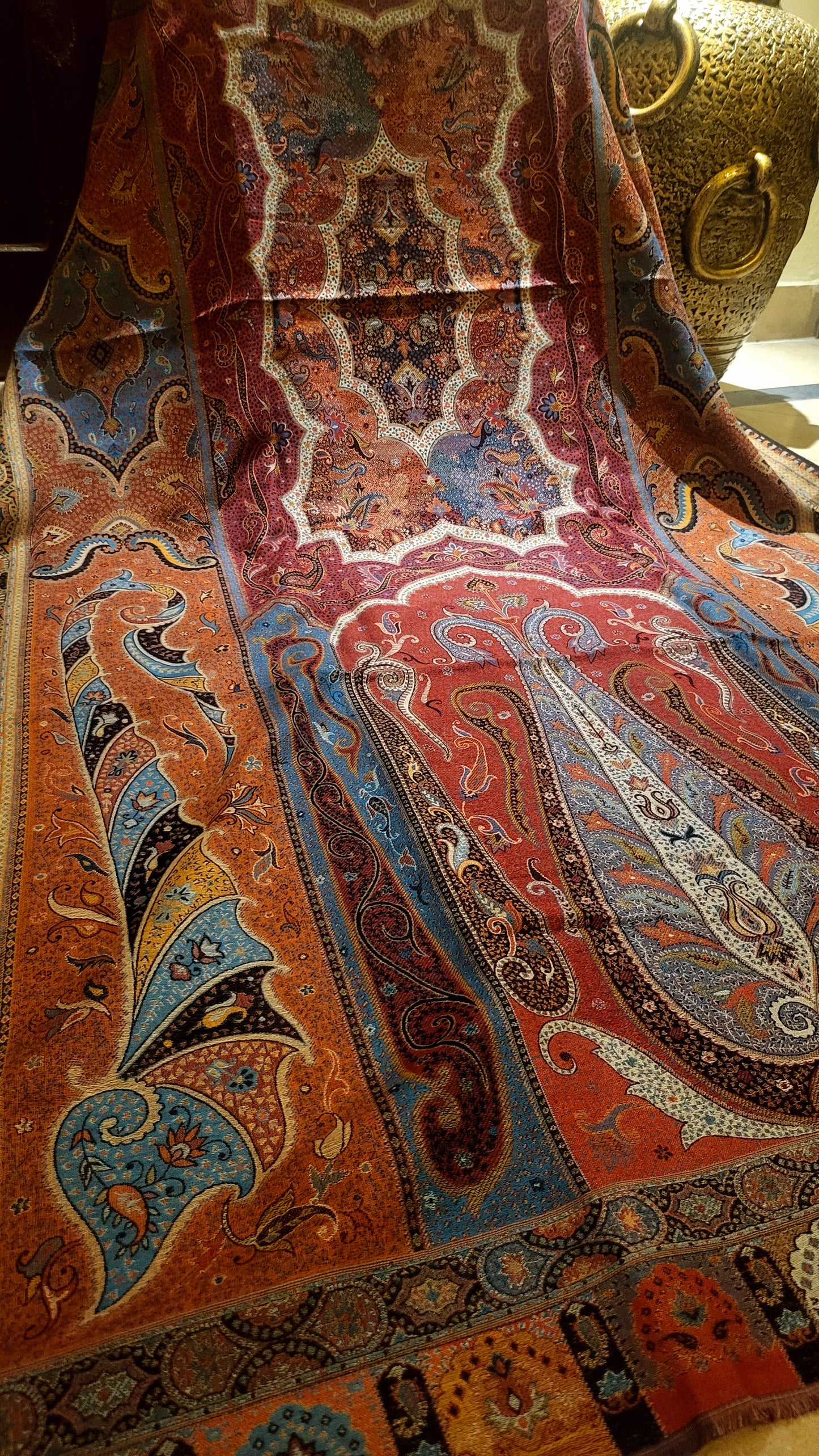 Black beauty : Kanni shawl