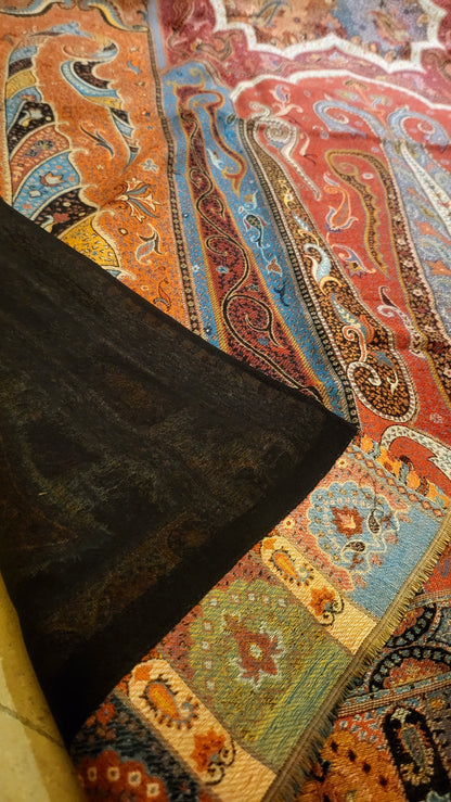 Black beauty : Kanni shawl