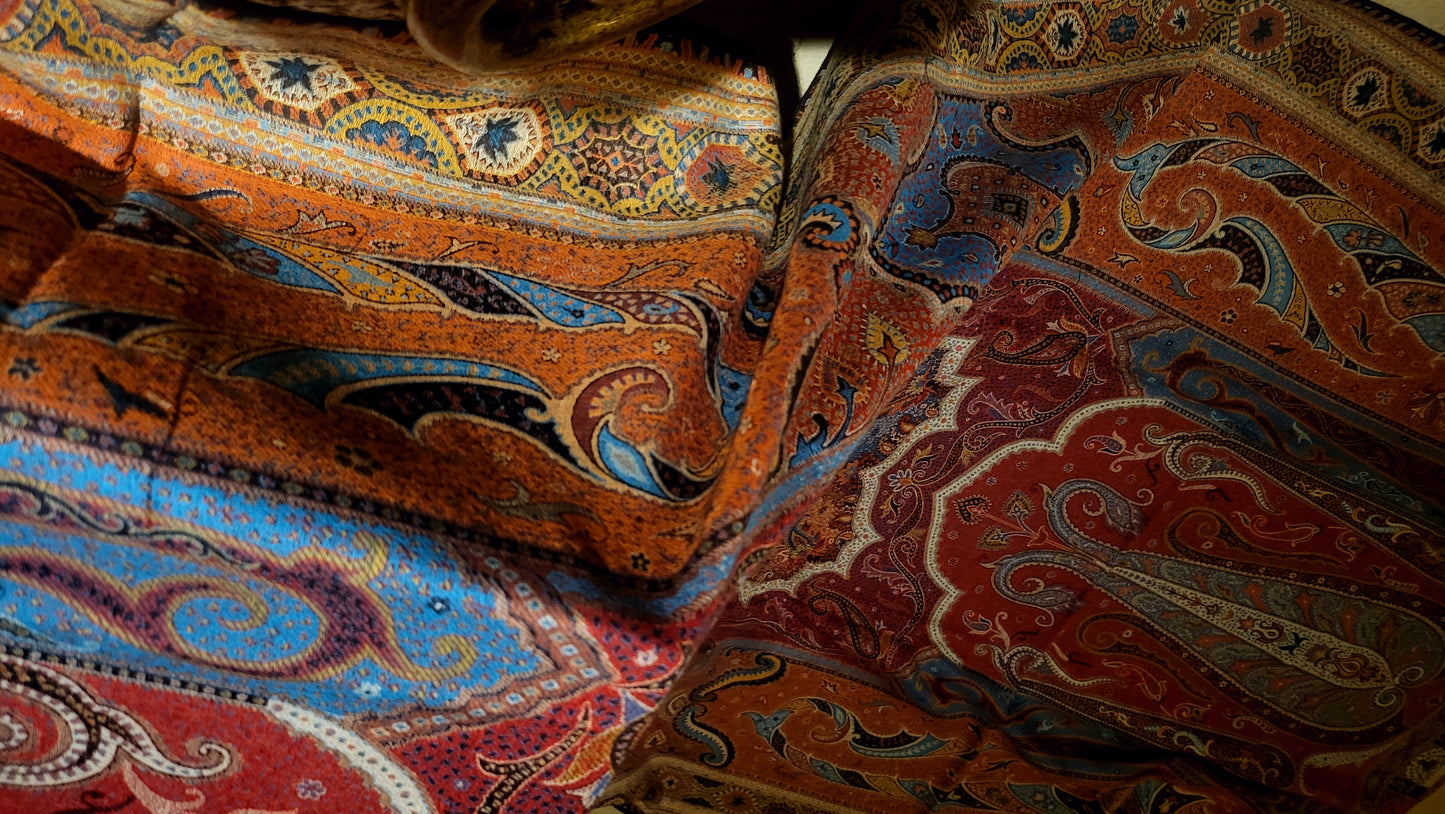 Black beauty : Kanni shawl