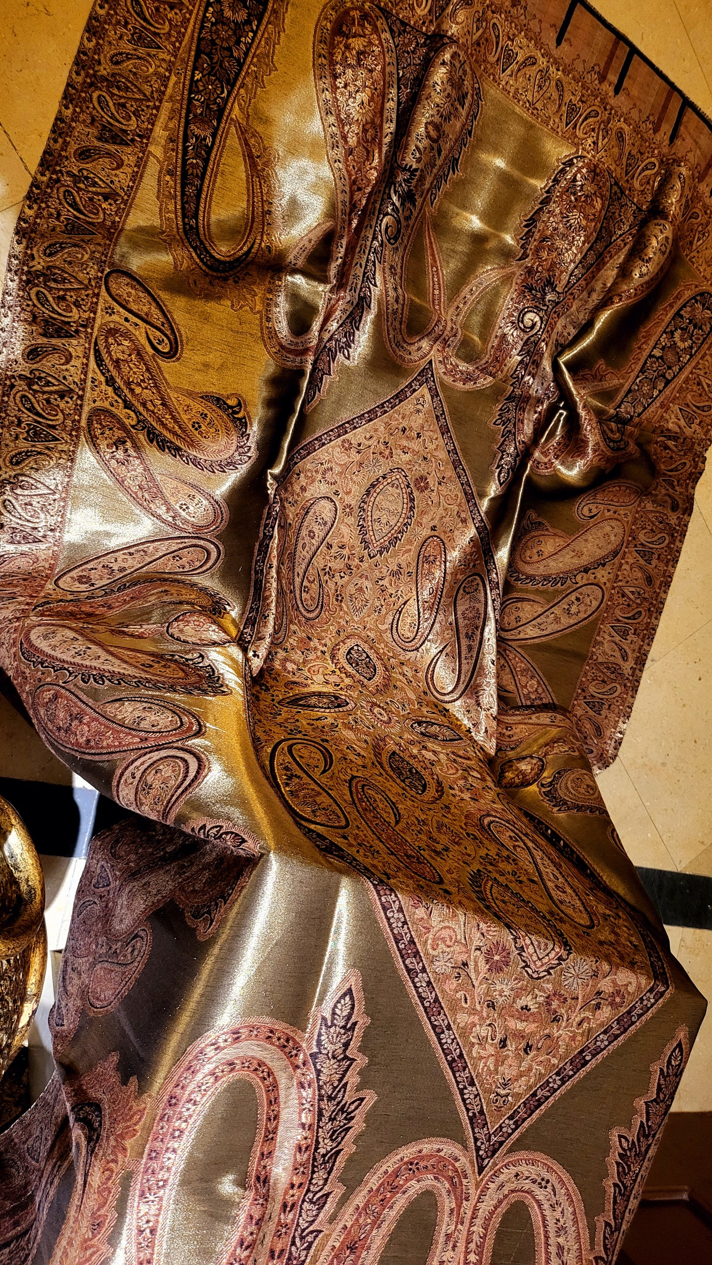 Black and gold : Kanni Reversible