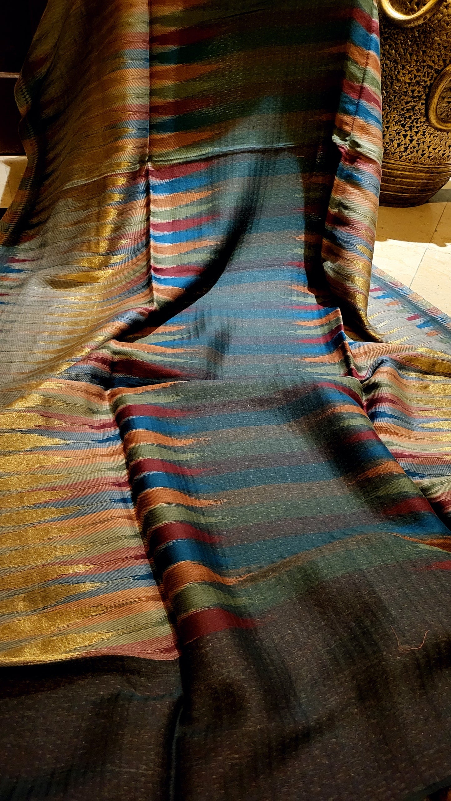 Ikkat kanni : Reversible shawl