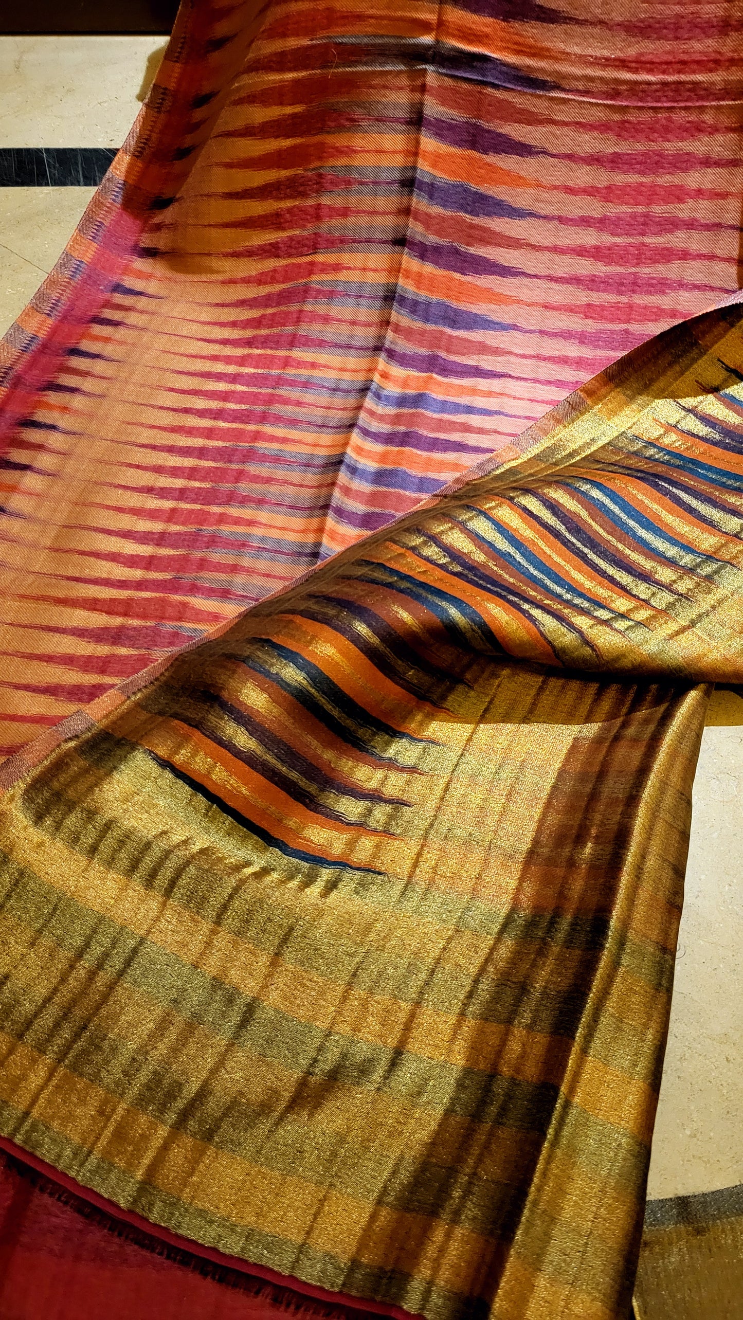Ikkat kanni : Reversible shawl