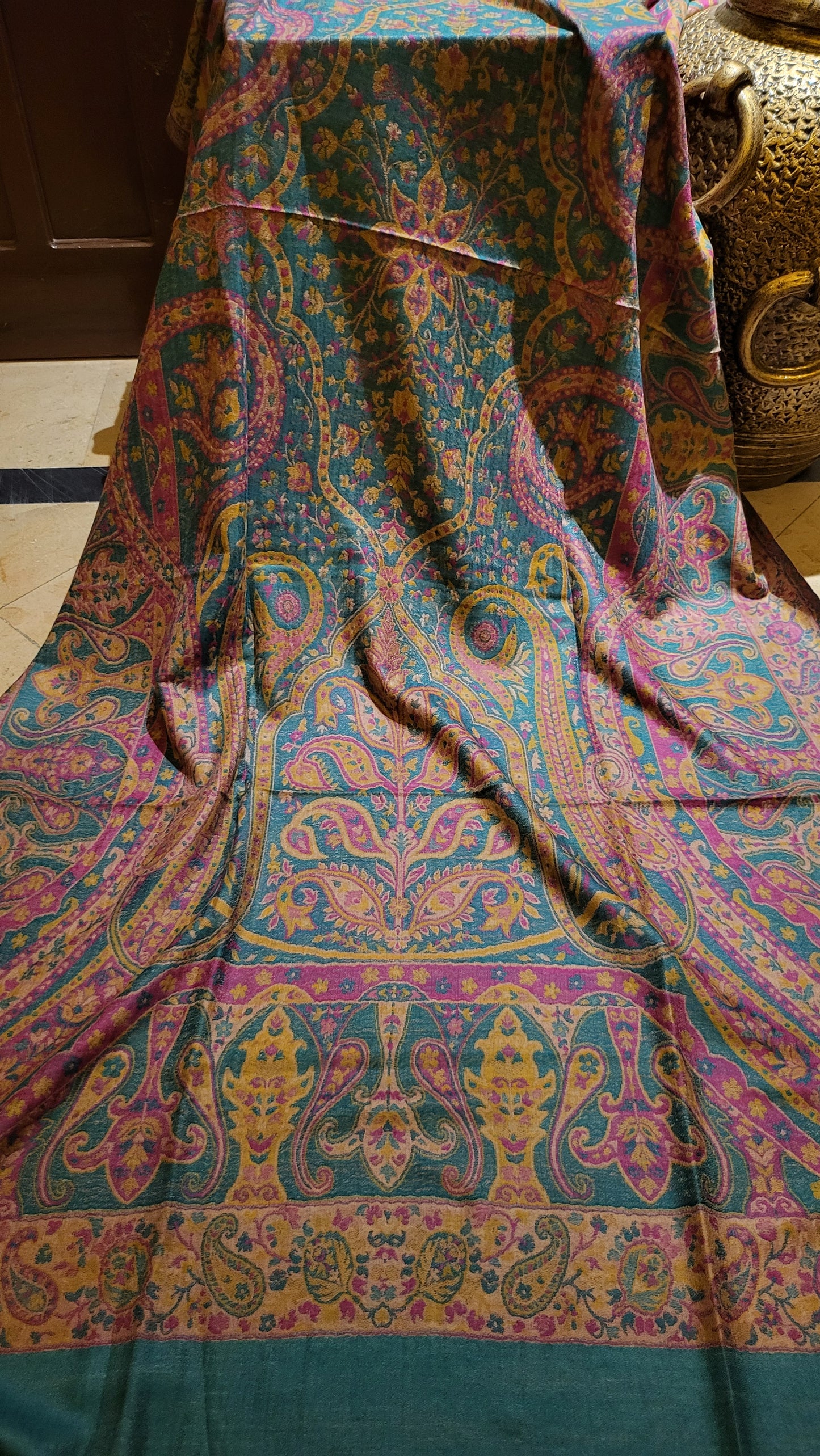 Persian kanni : Reversible shawl