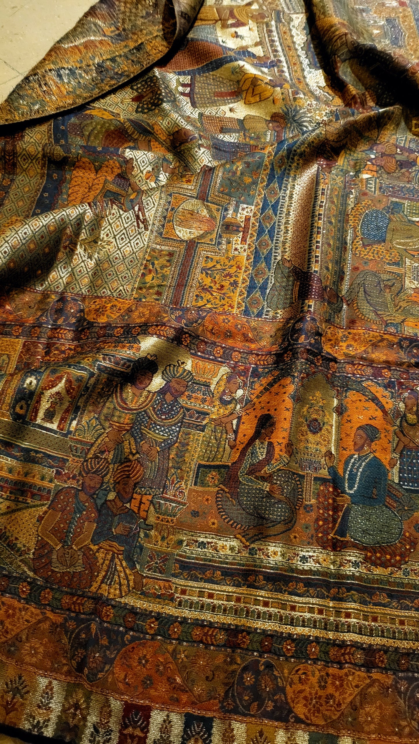 Mughal darbar : Moonlight Silky kaani shawl