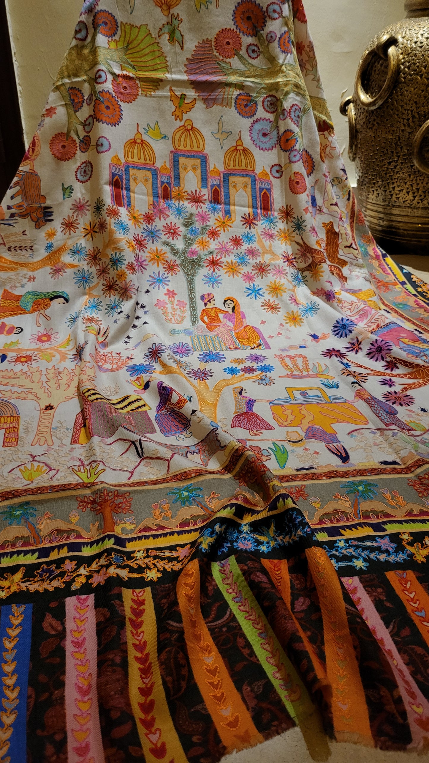 Mughal darbar : Reelkaar shawl