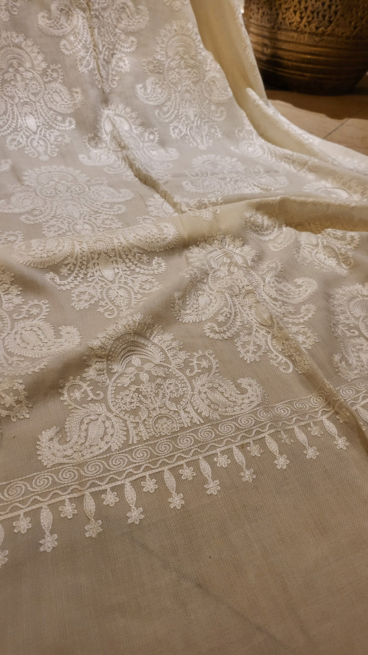 Embroidered shawl : pashmina