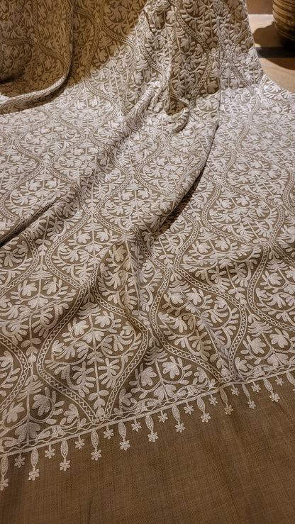 Embroidered shawl : pashmina