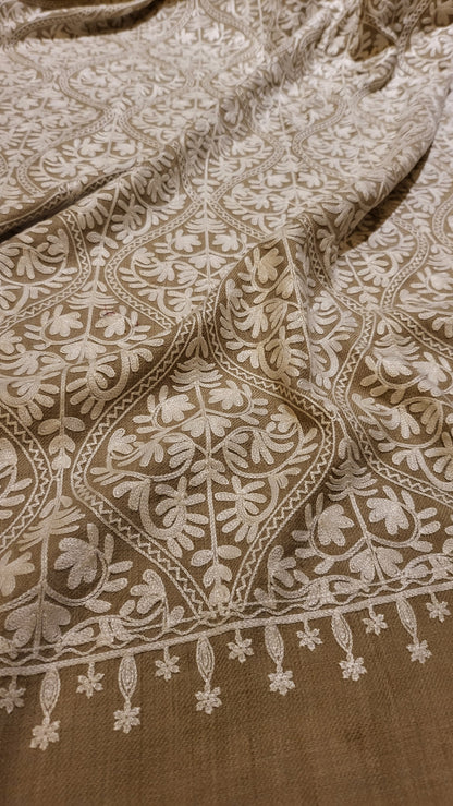 Embroidered shawl : pashmina