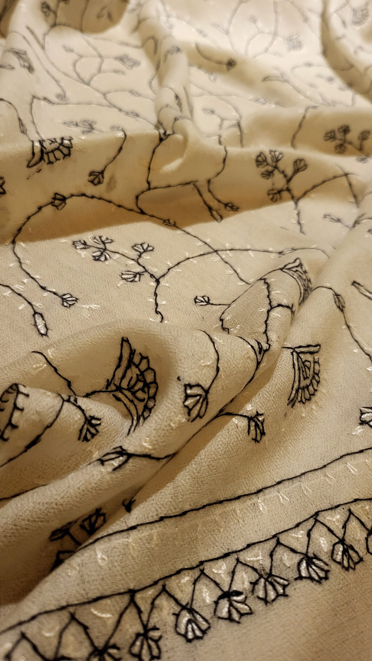 Sui Embroidered : Toosh shawl