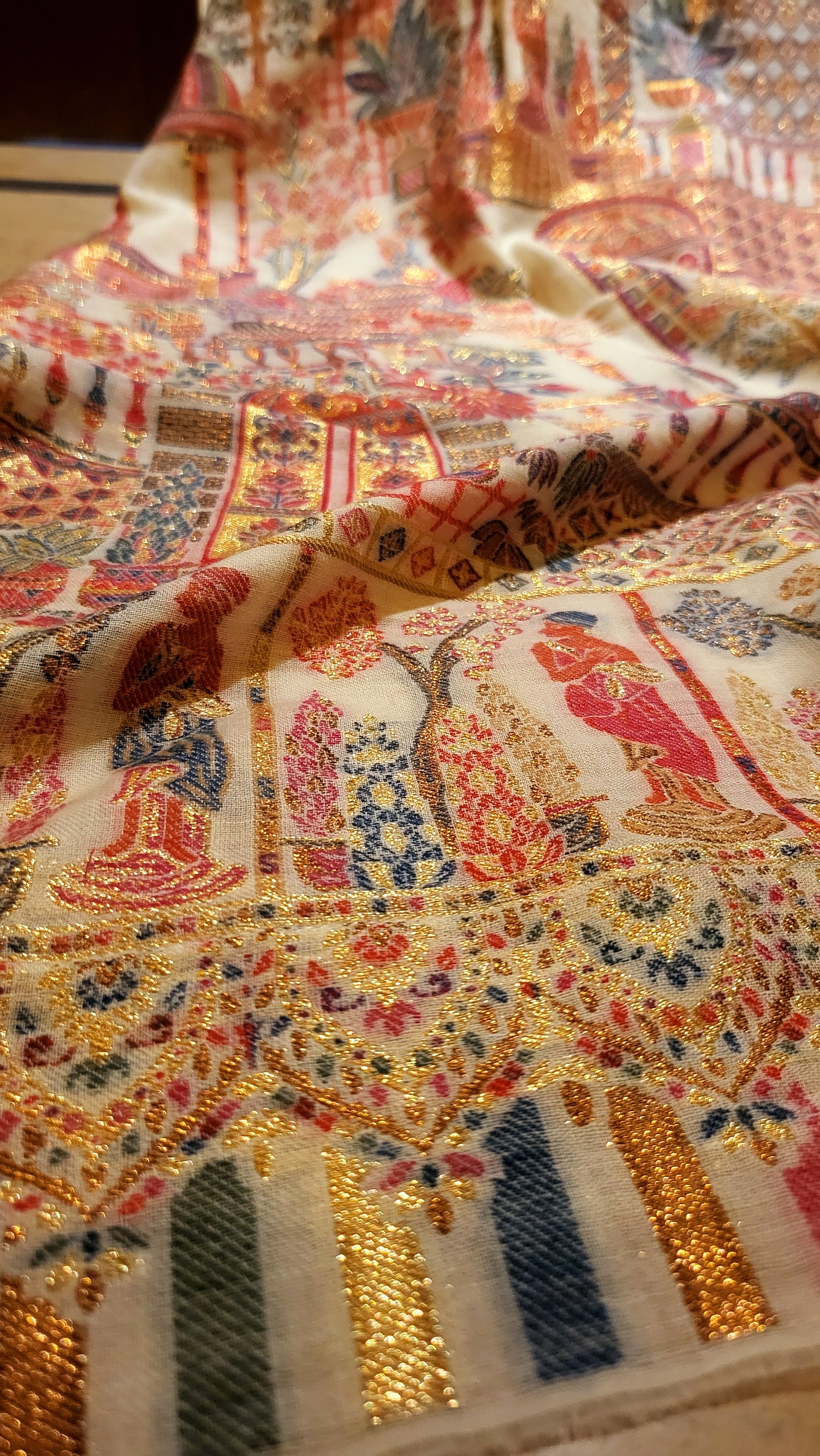 Darbari kaani : zari woven