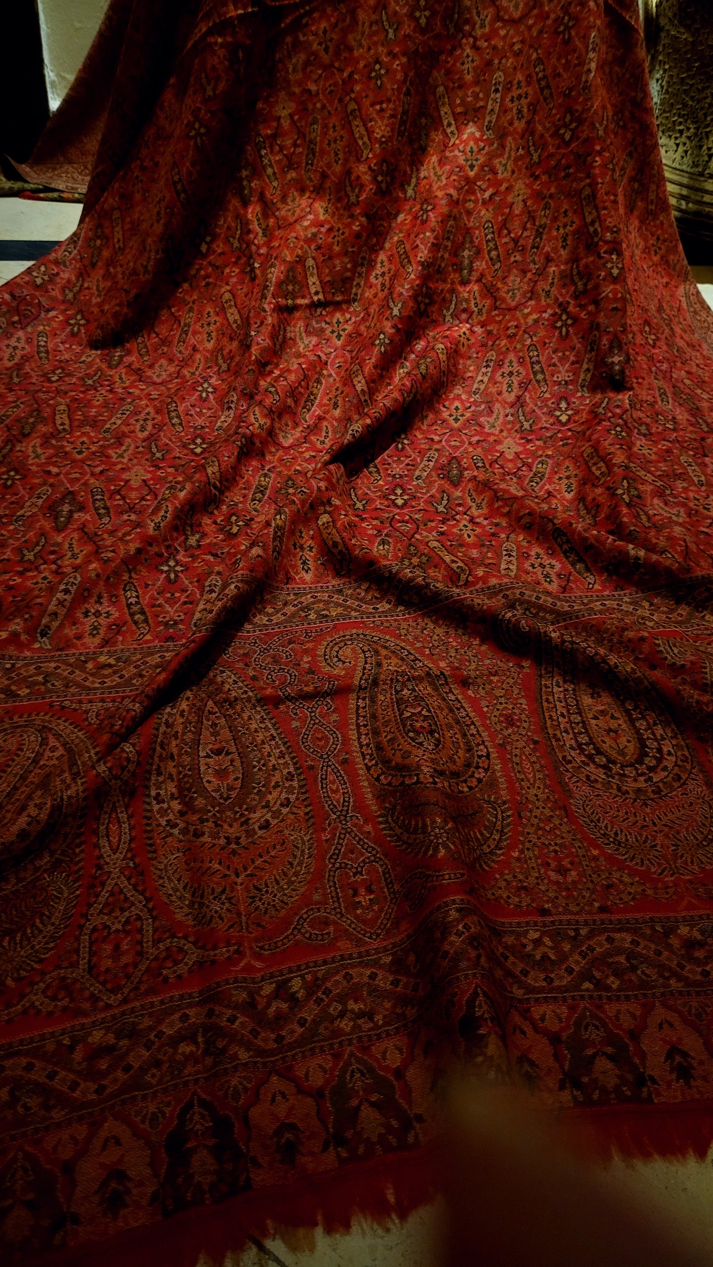 Maroon : persian kanni shawl