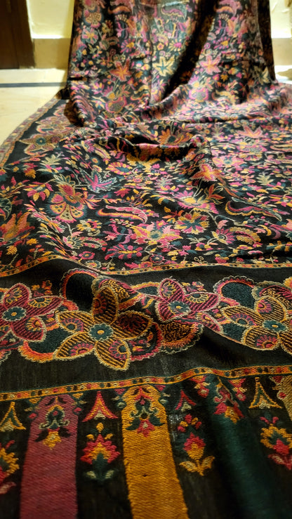 Black : Persian kanni