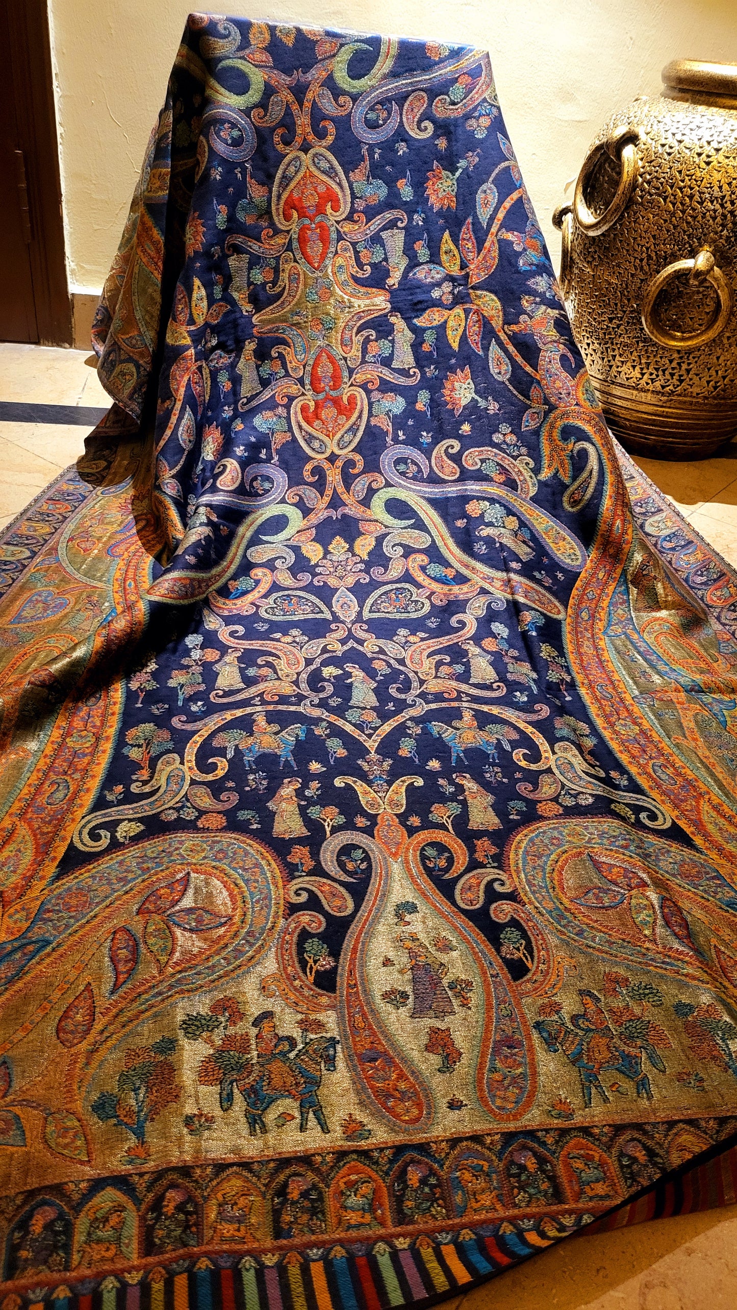 Jodha akbar : Reversible shawl