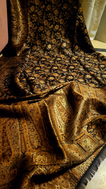 Bold and beautiful : Reversible gandhara kanni