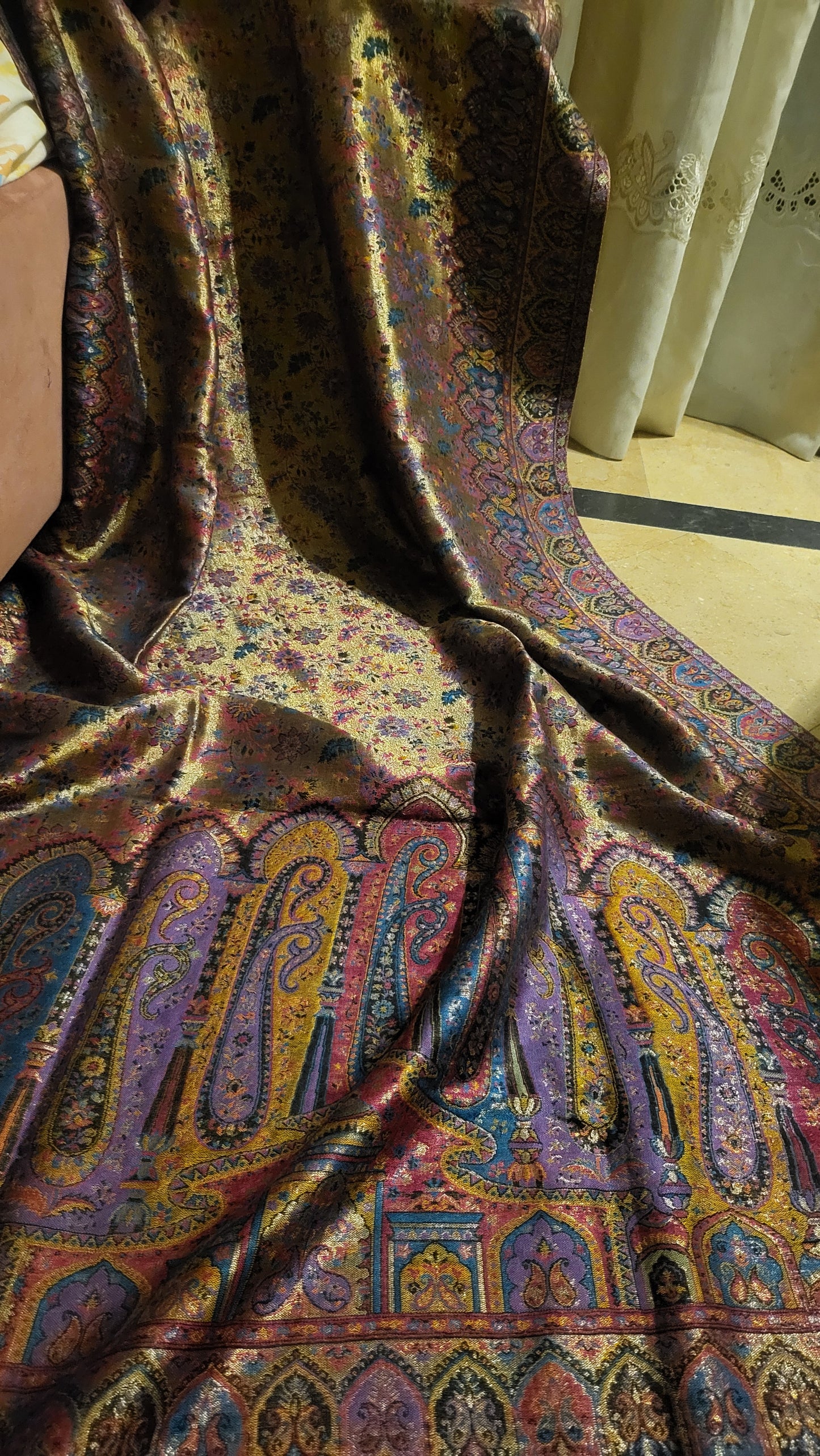 Bold and beautiful : Reversible gandhara kanni