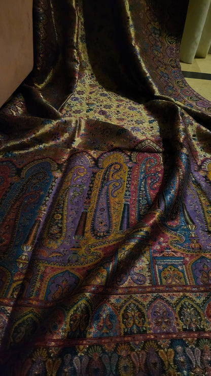 Bold and beautiful : Reversible gandhara kanni