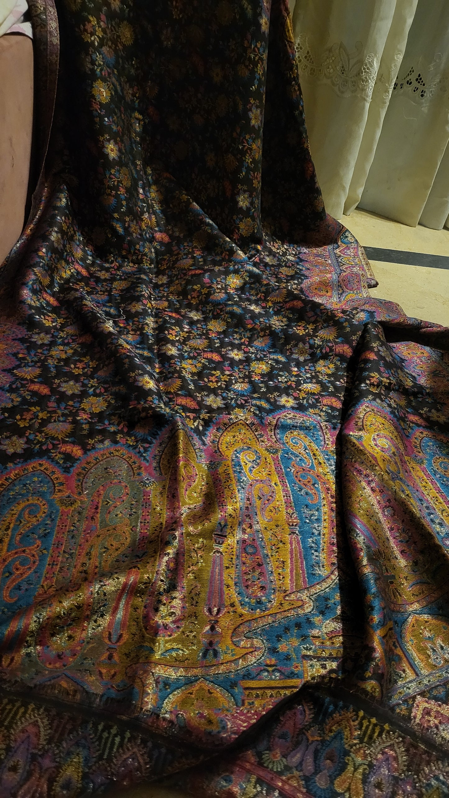 Bold and beautiful : Reversible gandhara kanni