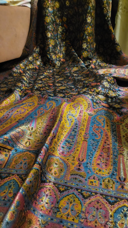 Bold and beautiful : Reversible gandhara kanni