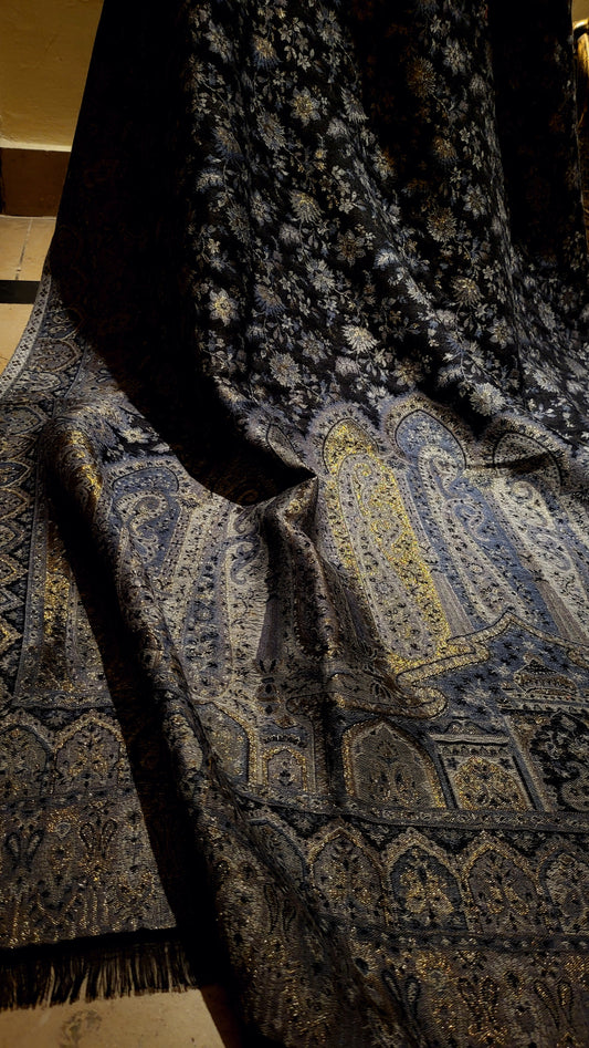 Black and gold : Reversible gandhara moonlight