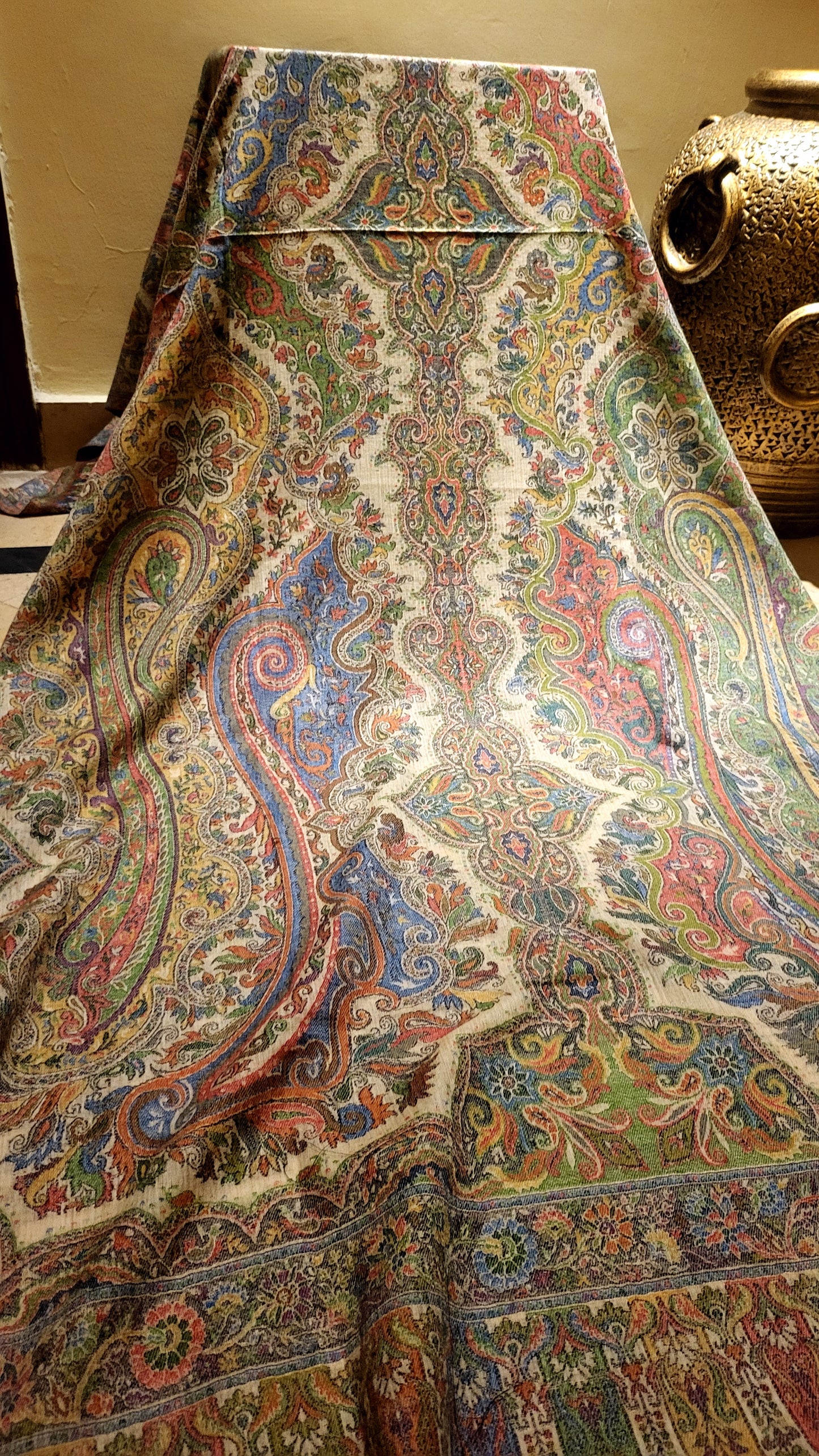 Beige and more : persian kanni shawl