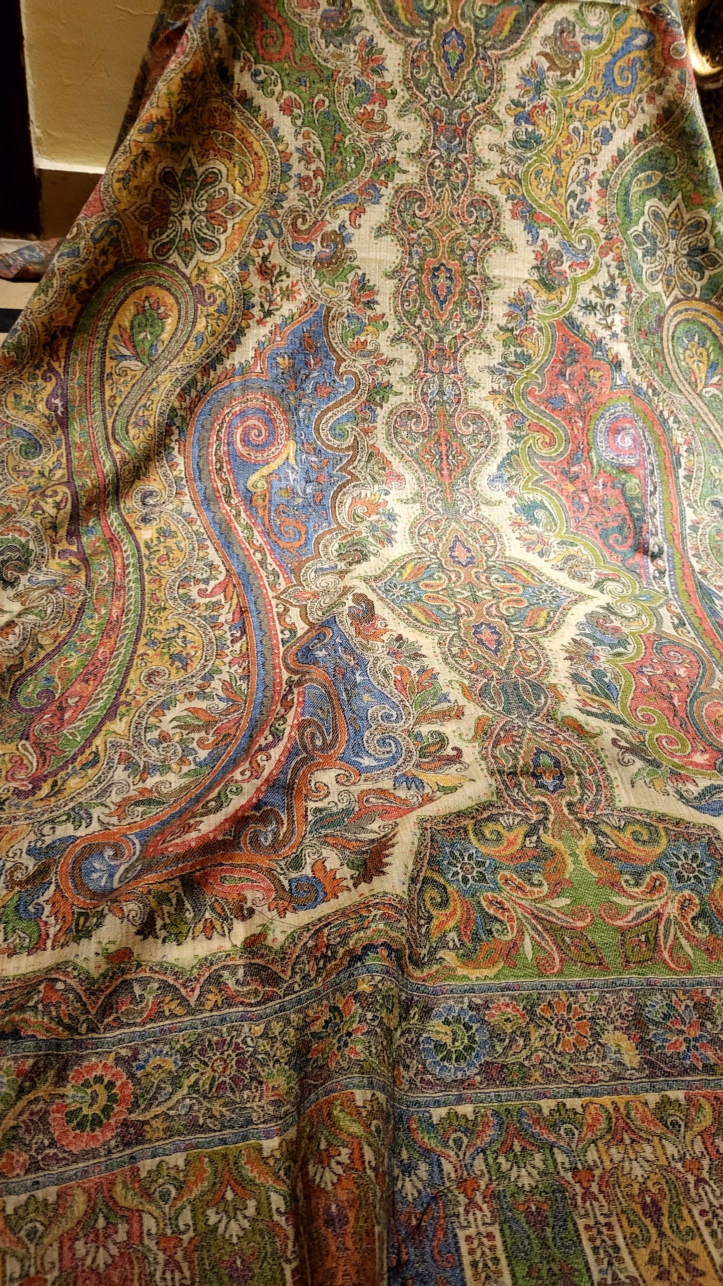Beige and more : persian kanni shawl