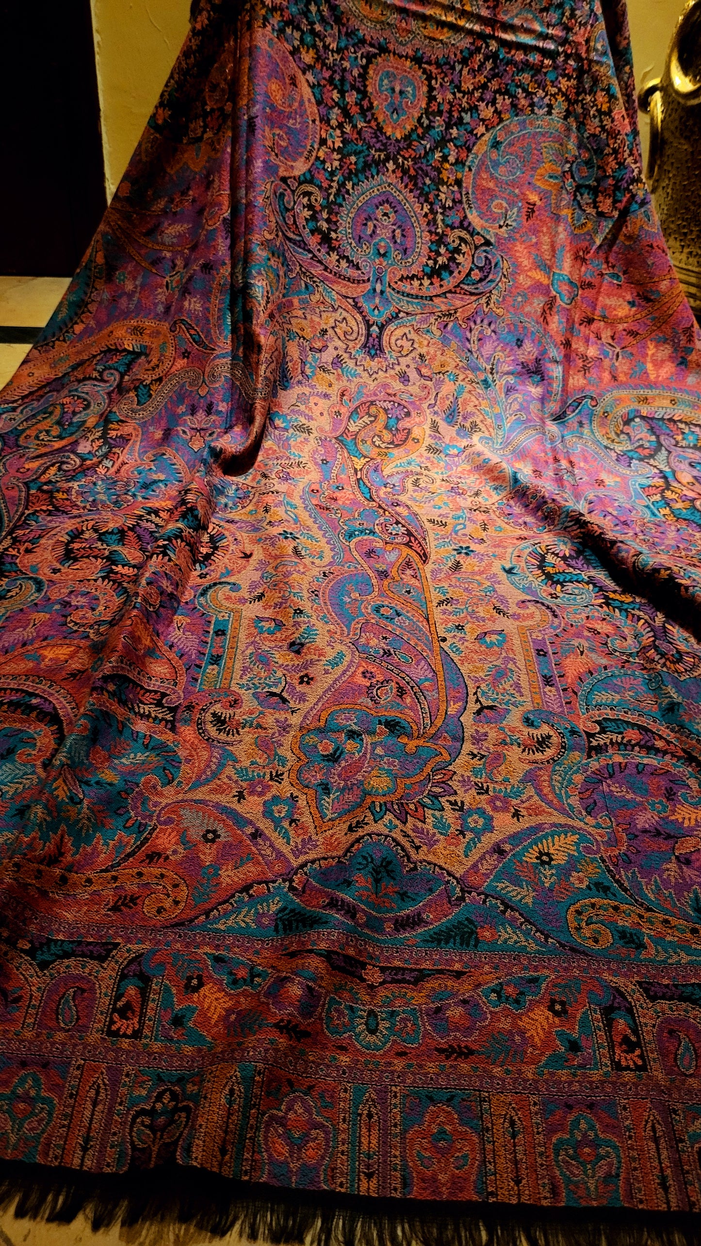 Black beauty : persian kanni shawl