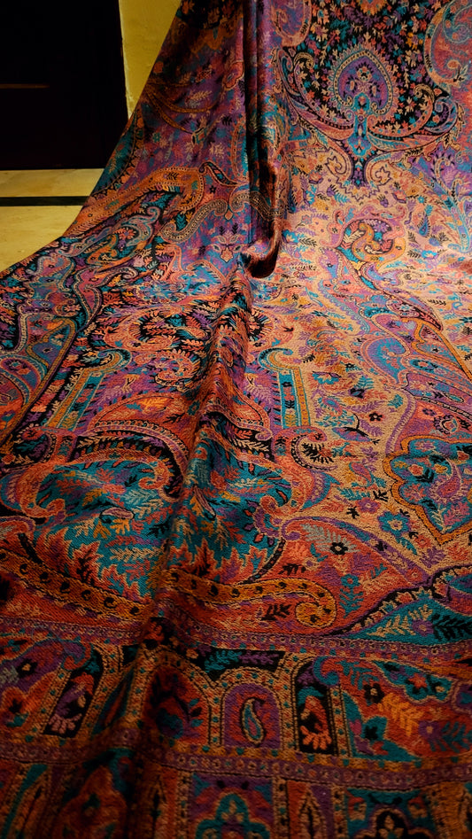 Black beauty : persian kanni shawl
