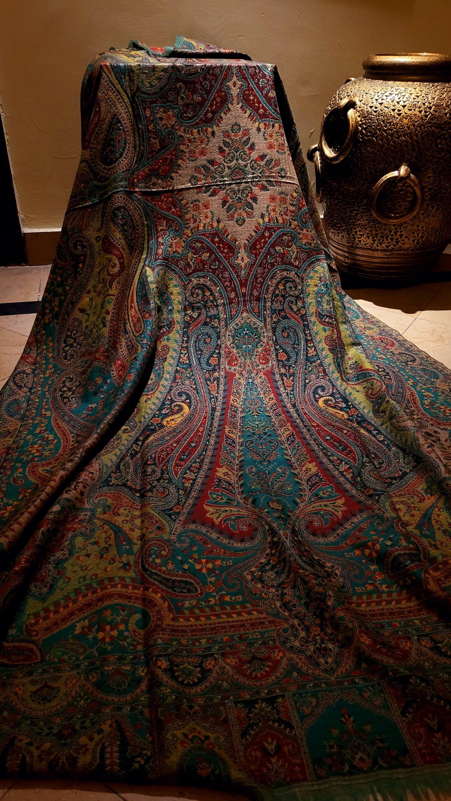 Green and beige : Reversible kanni shawl