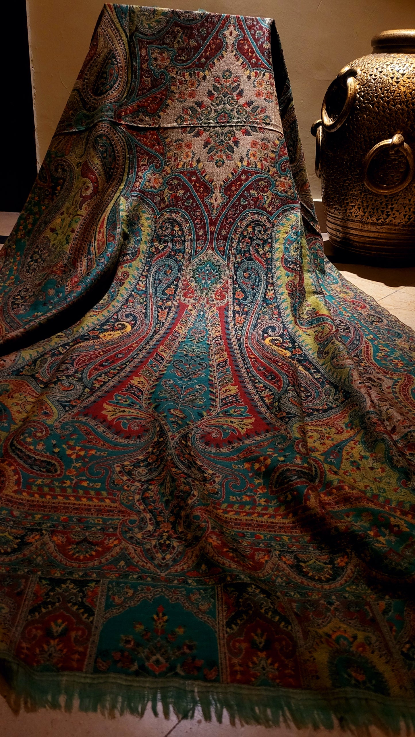 Green and beige : Reversible kanni shawl