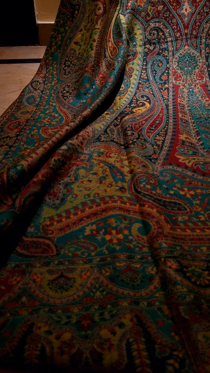 Green and beige : Reversible kanni shawl