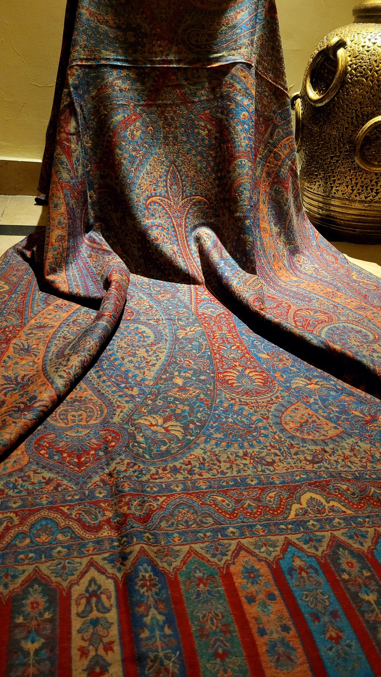 Reversible kanni : shawl