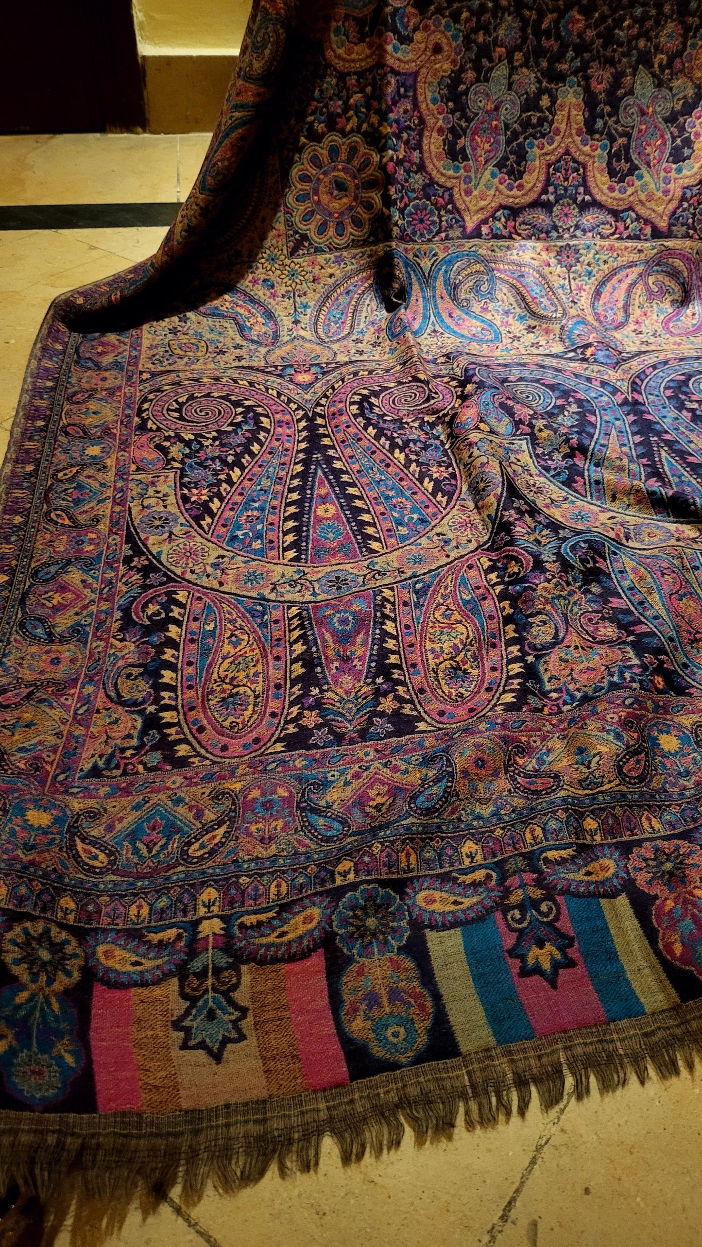 Reversible persian kanni: shawl