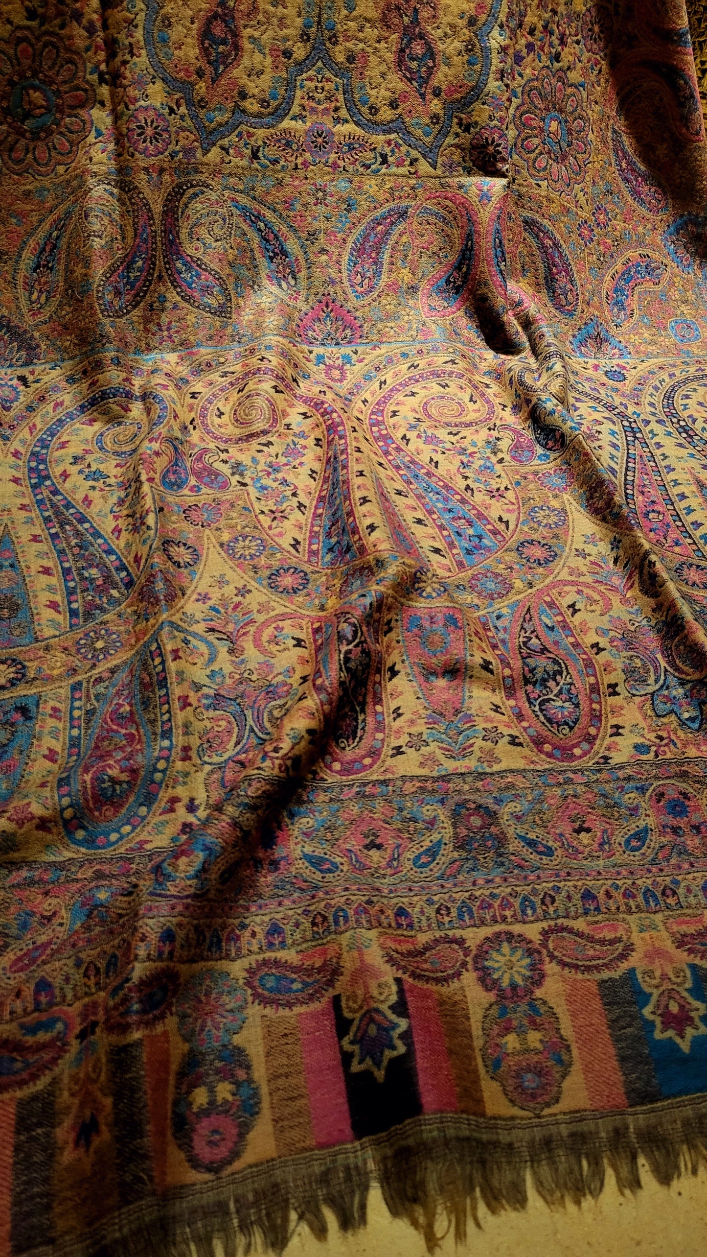 Reversible persian kanni: shawl