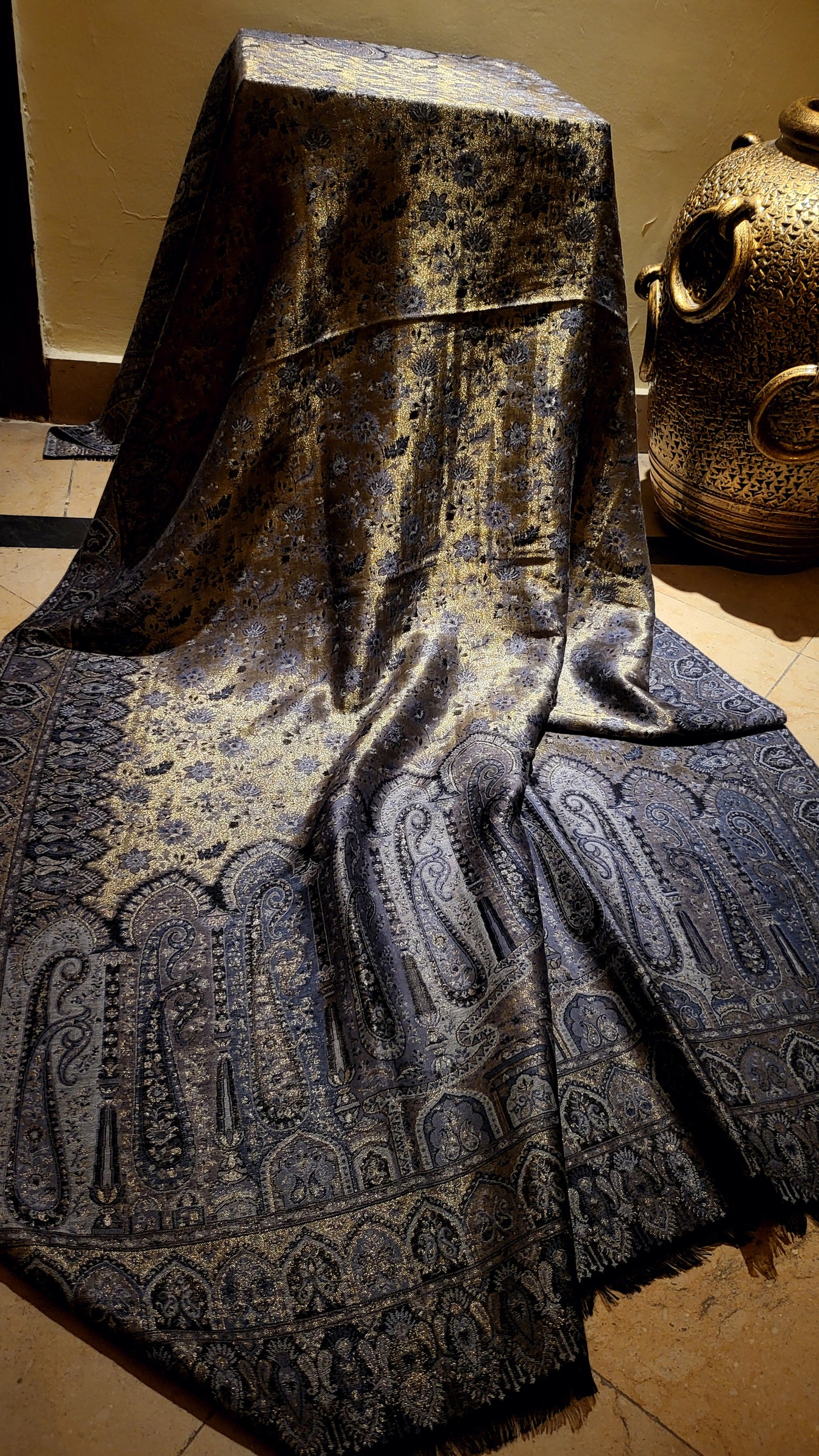 Gandhara moonlight : Reversible shawl