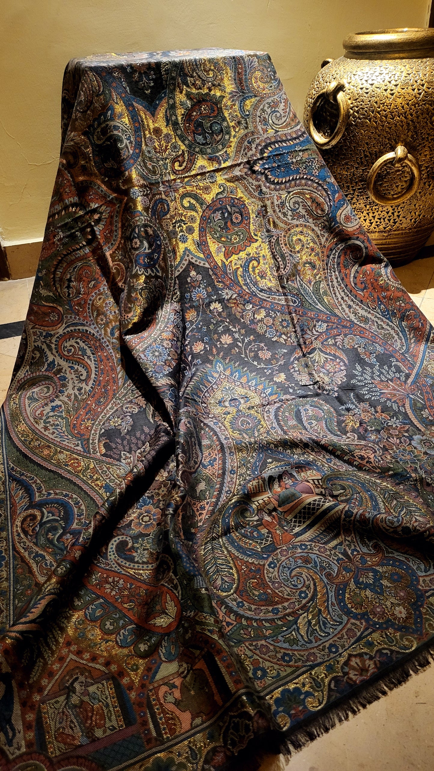 Royal mughal kanni : shawl