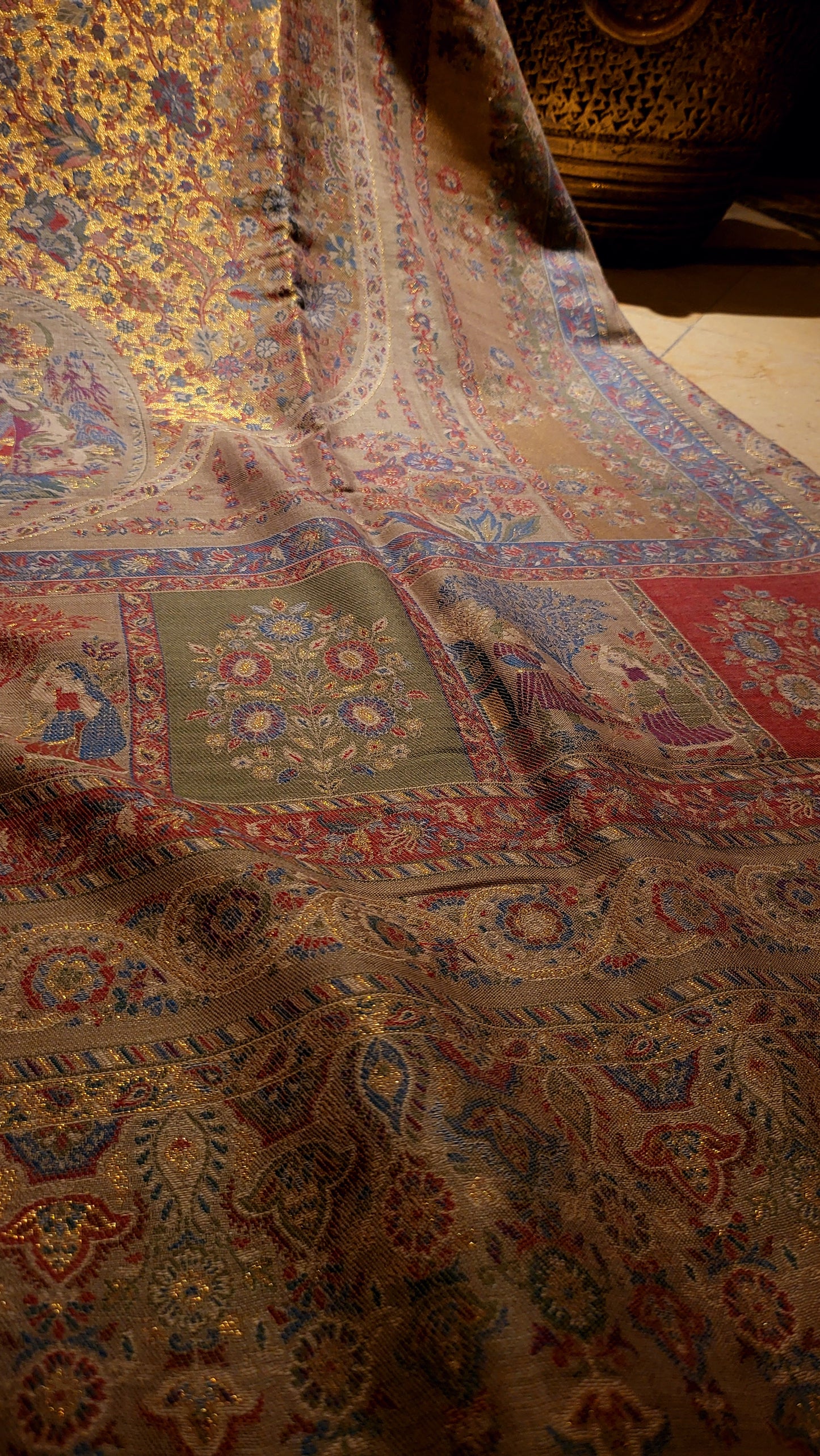 Mughal darbar : pashmina kaani shawl