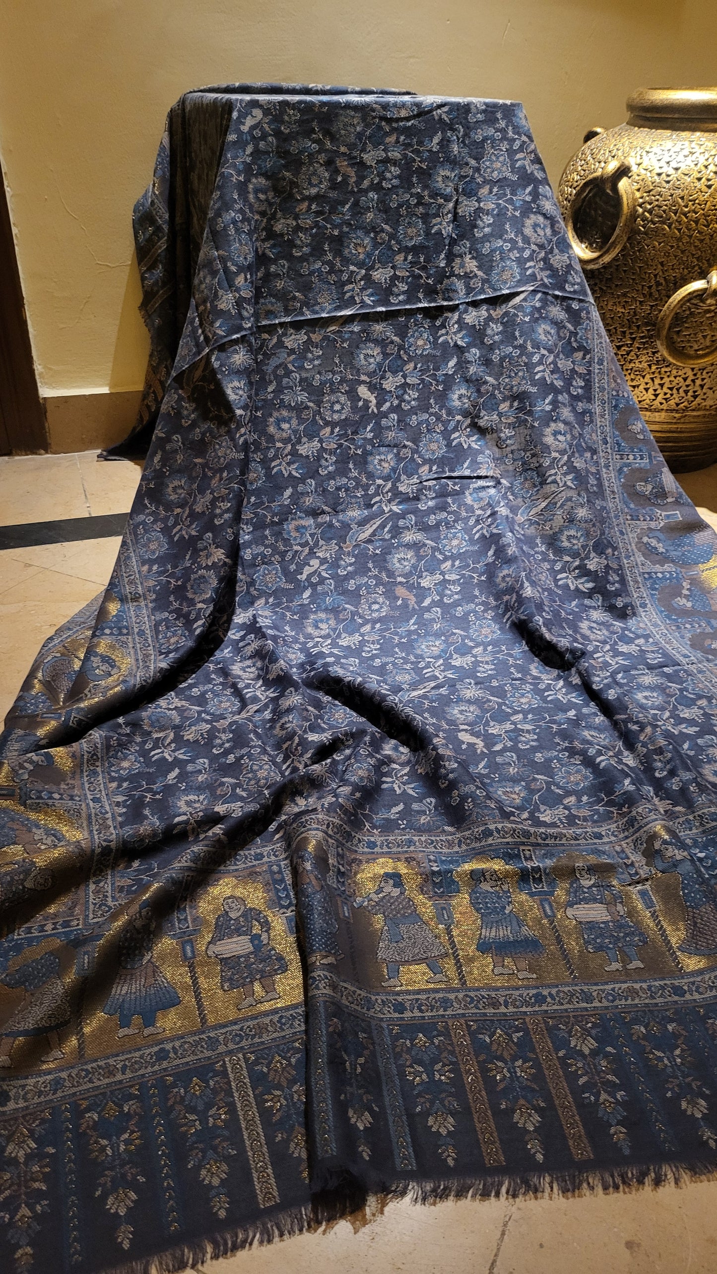 Mughal darbar : kaani moonlight shawl
