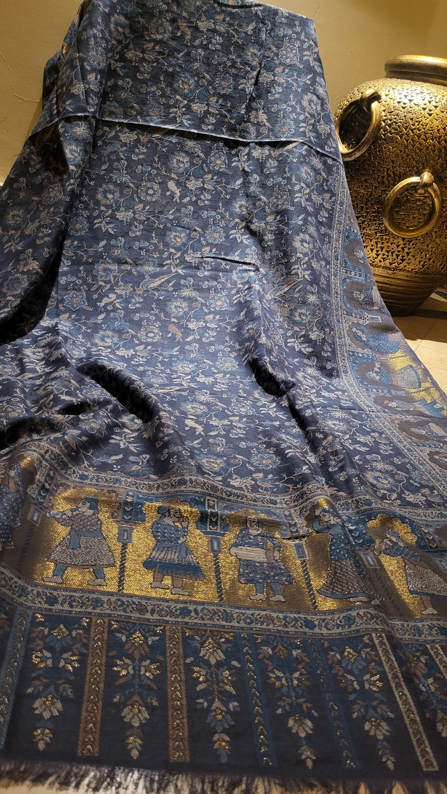 Mughal darbar : kaani moonlight shawl