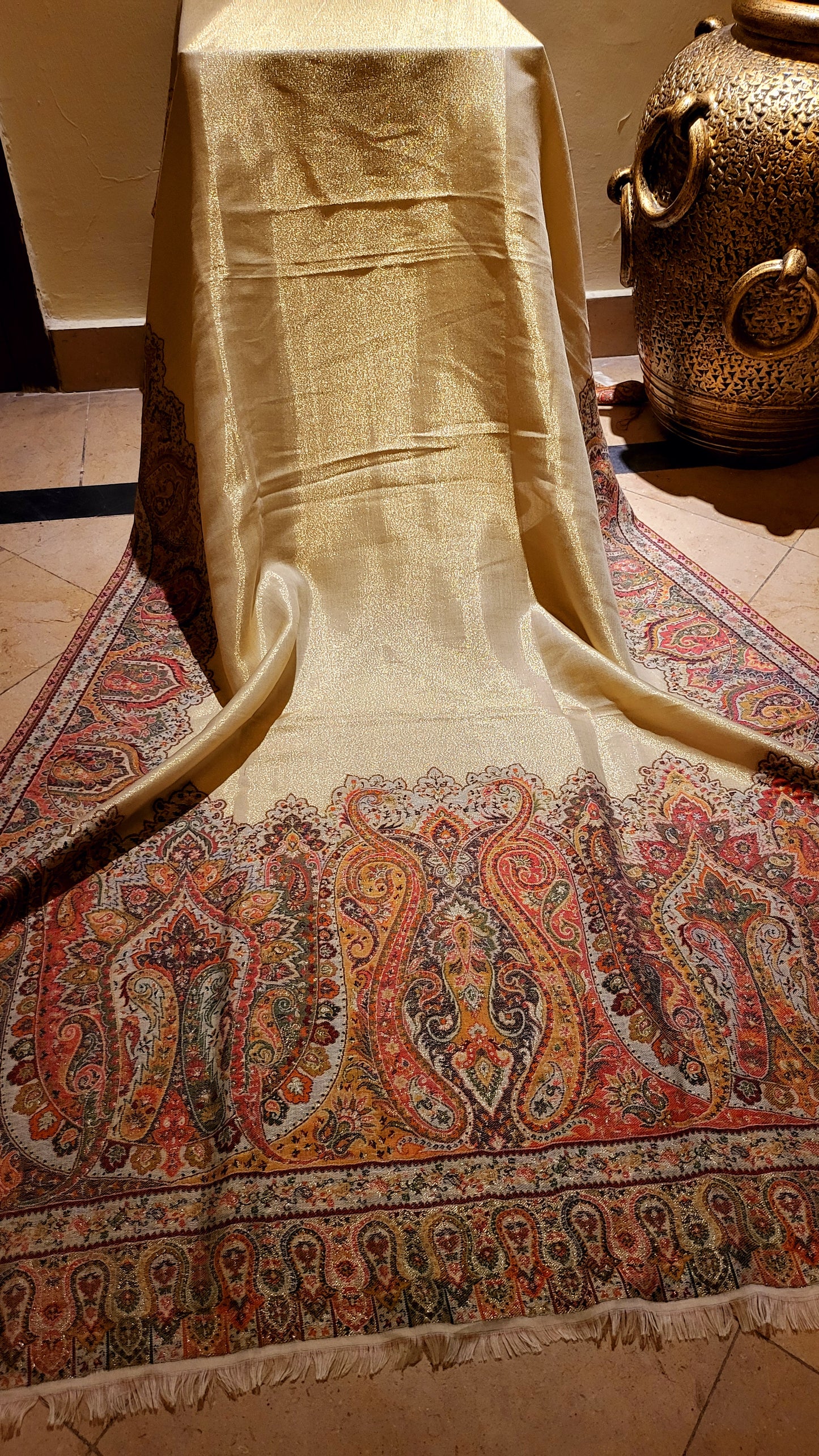 Offwhite Gandhara : Moonlight kanni shawl