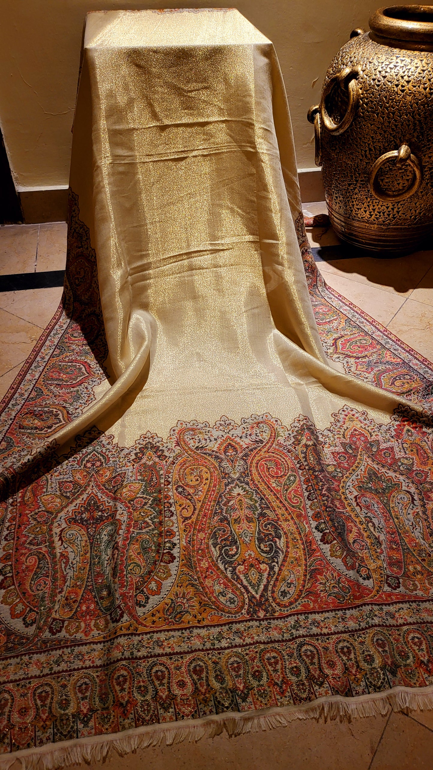 Offwhite Gandhara : Moonlight kanni shawl