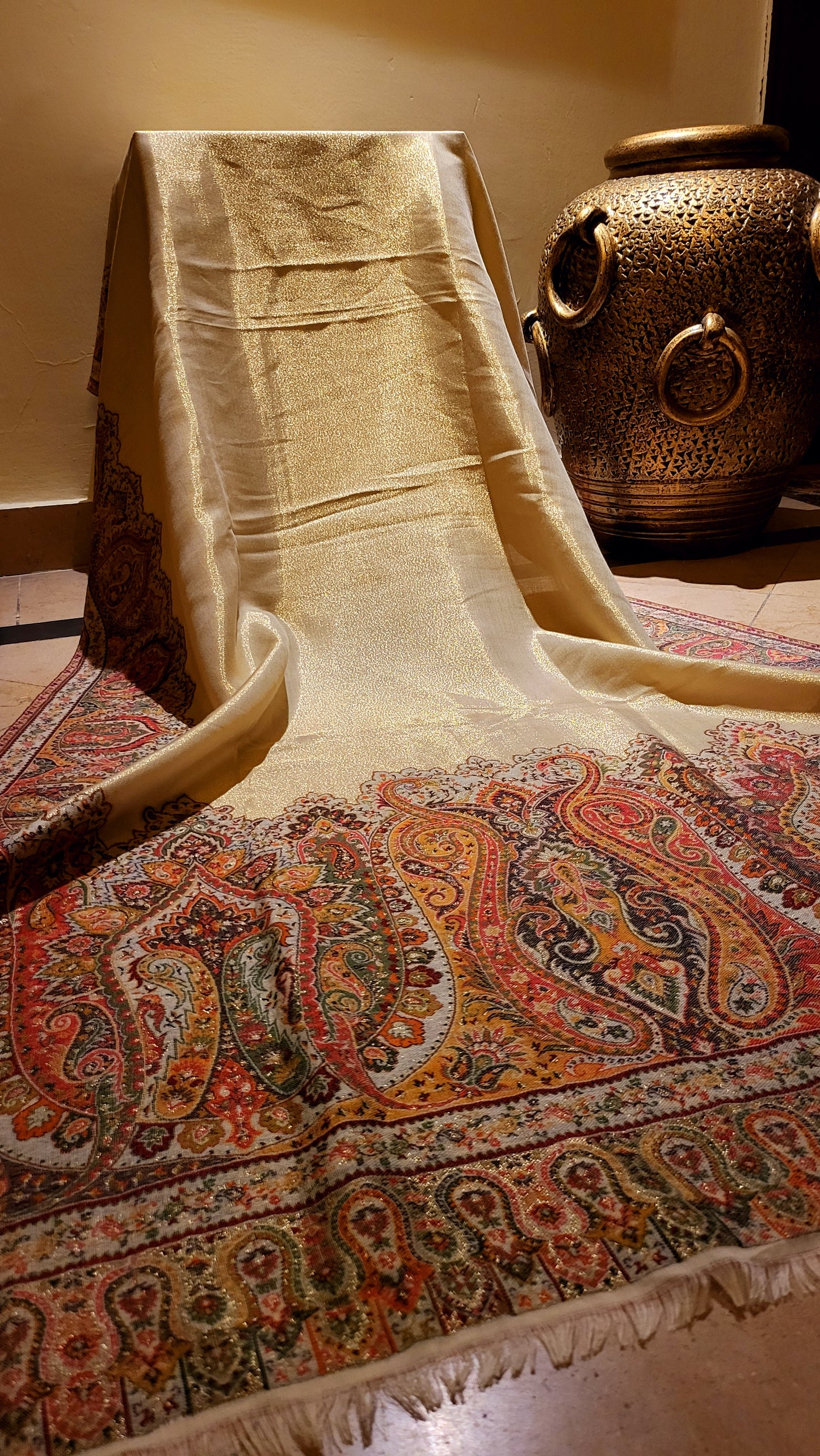 Offwhite Gandhara : Moonlight kanni shawl