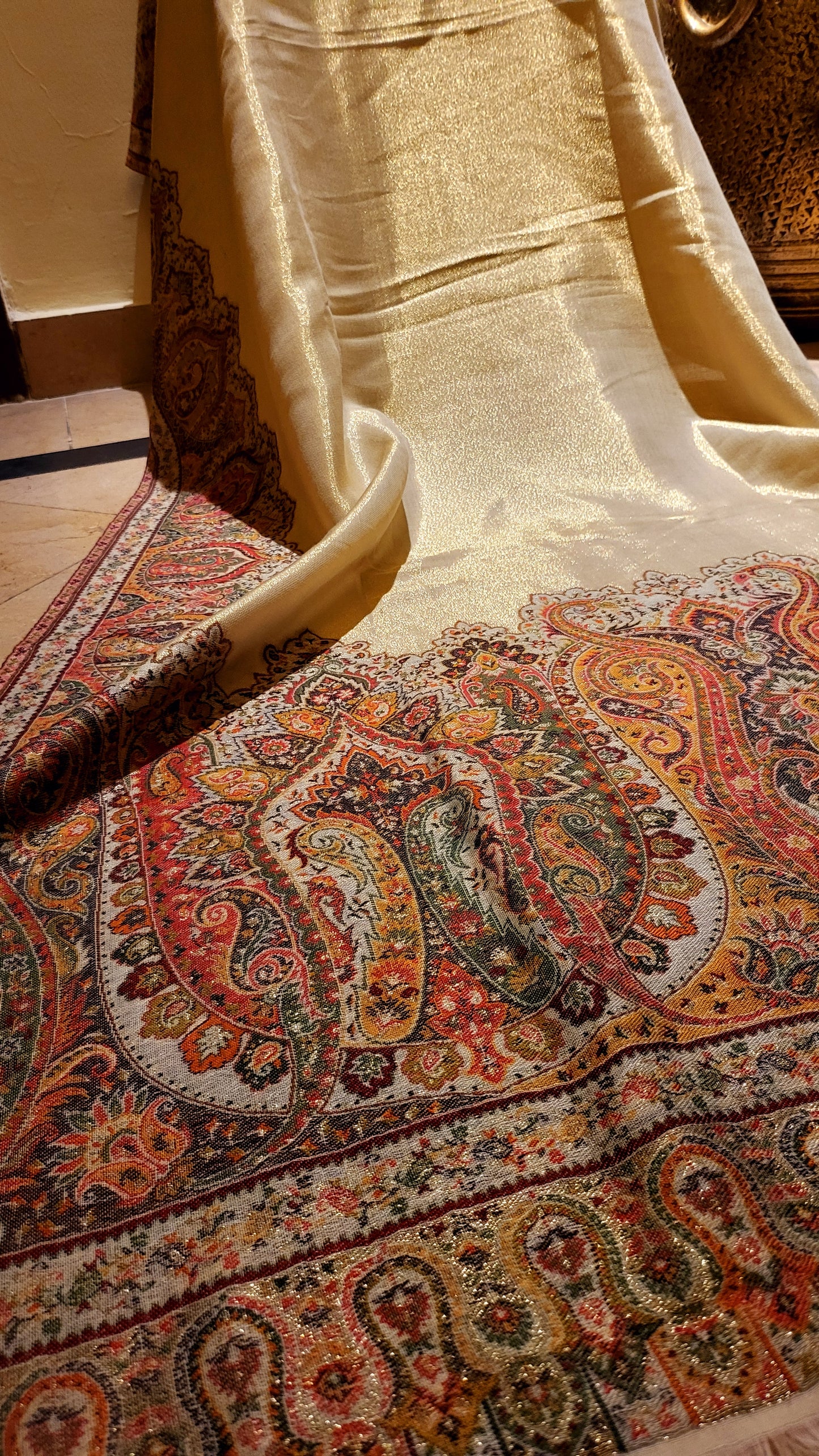 Offwhite Gandhara : Moonlight kanni shawl