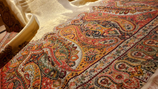 Offwhite Gandhara : Moonlight kanni shawl