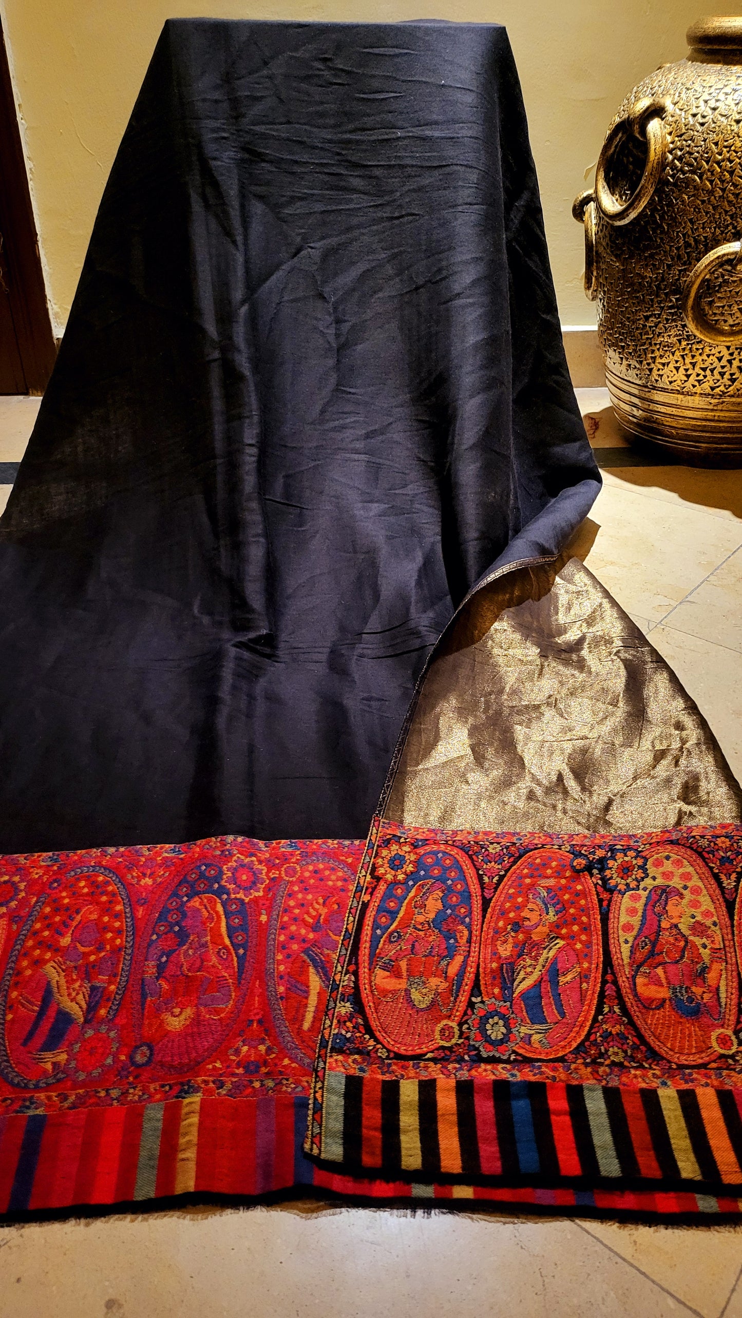 Reversible moonlight : kanni shawl