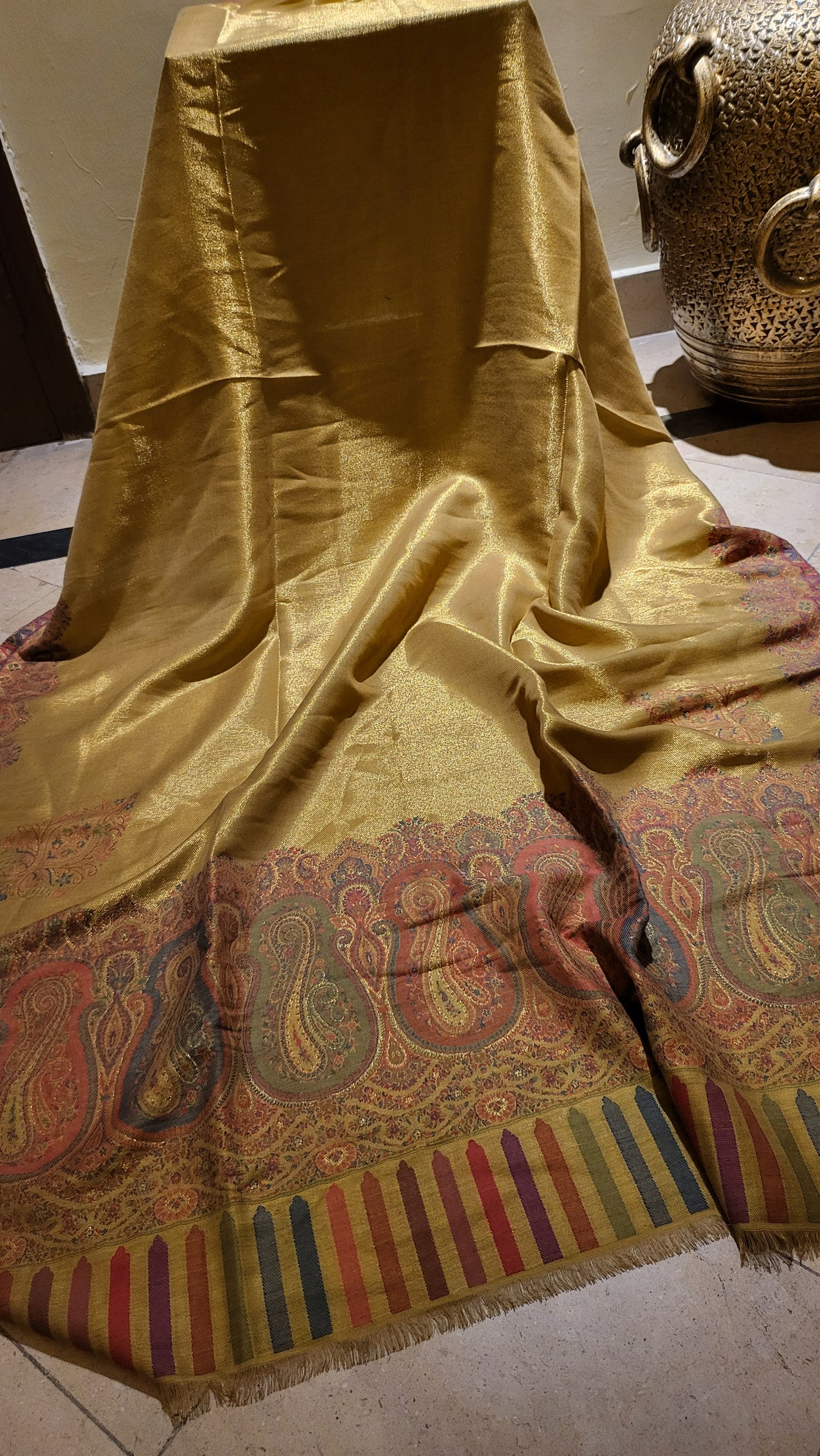 Golden kanni : shawl