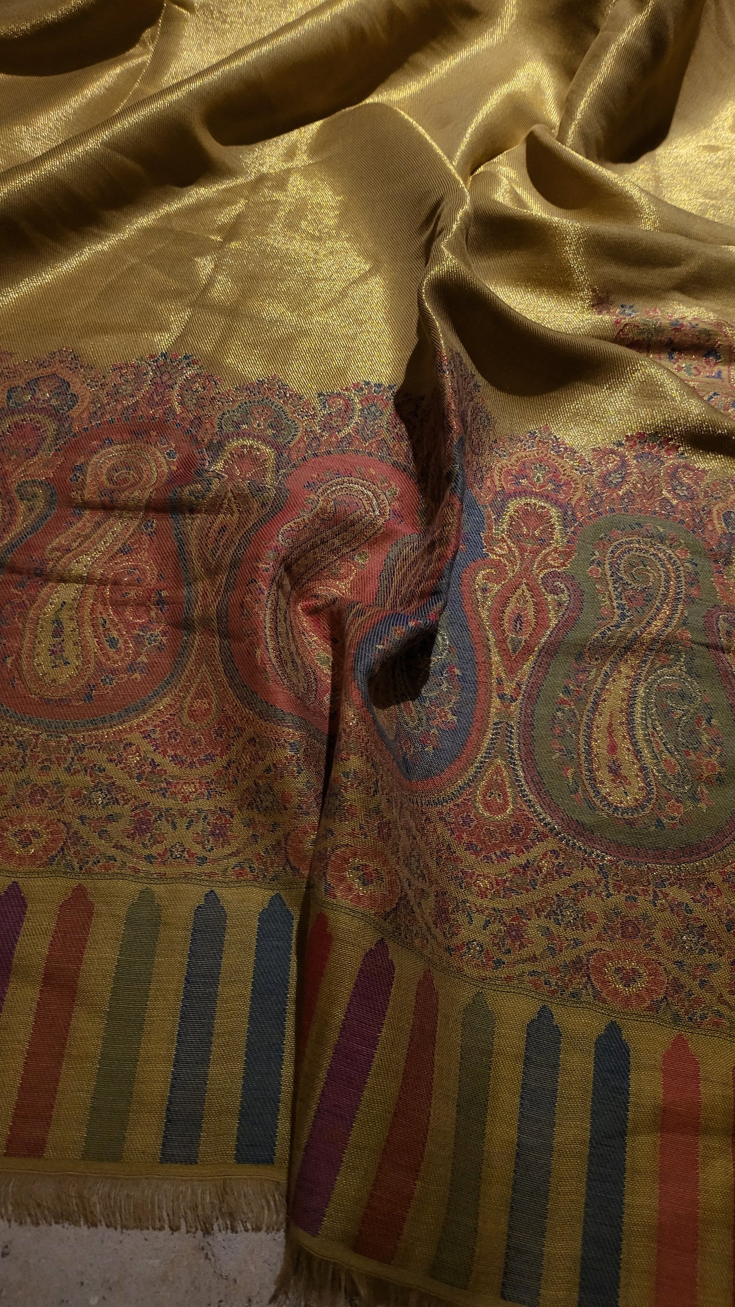 Golden kanni : shawl