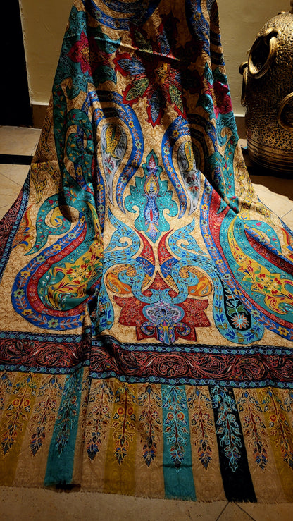 Reelkaar shawl : Embroidered