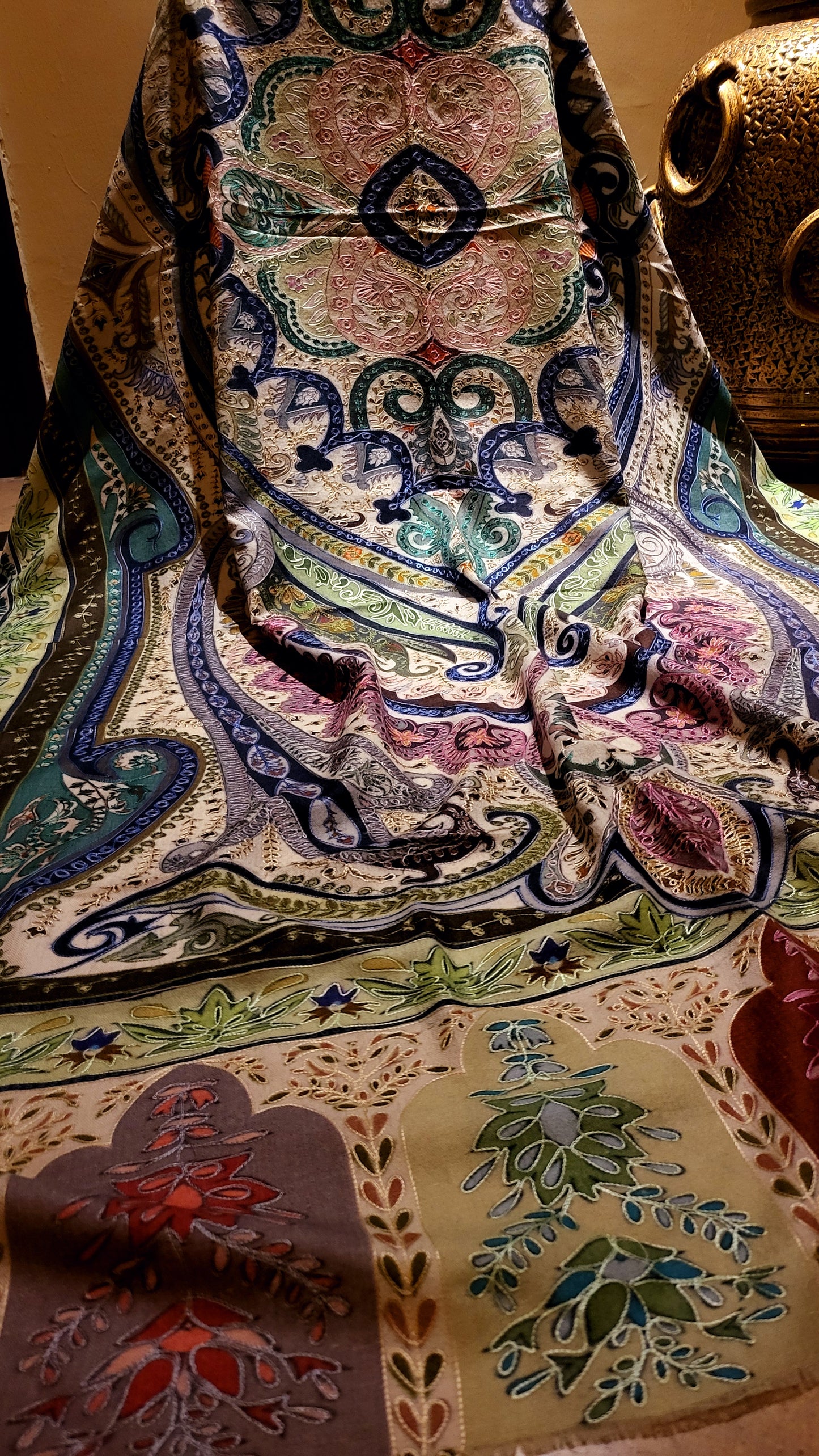 Beige and bold : Reelkaar shawl