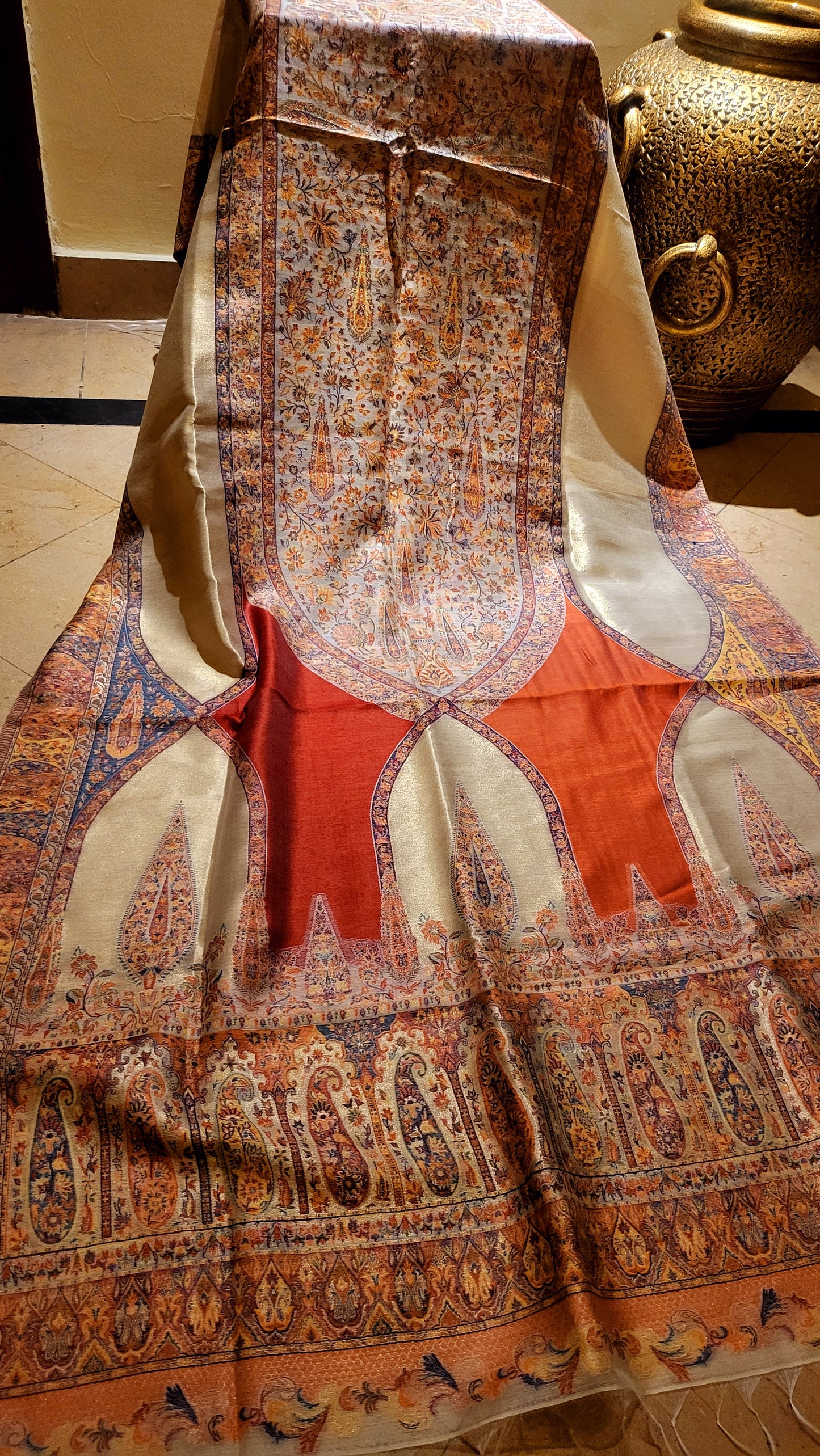 Silky moonlight : Kaani pashmina shawl