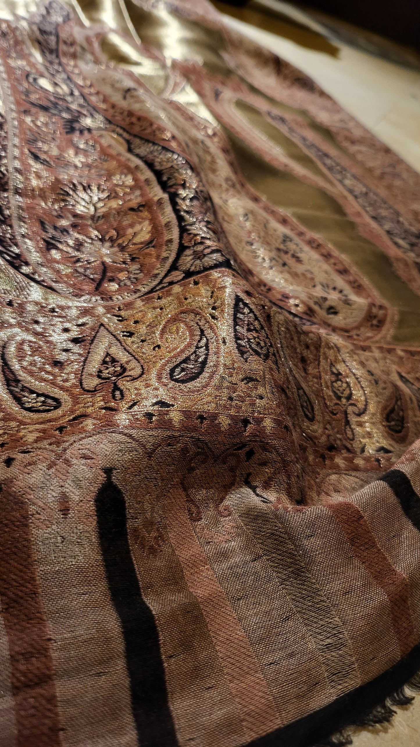 Jodha akbar : Reversible Moonlight shawl